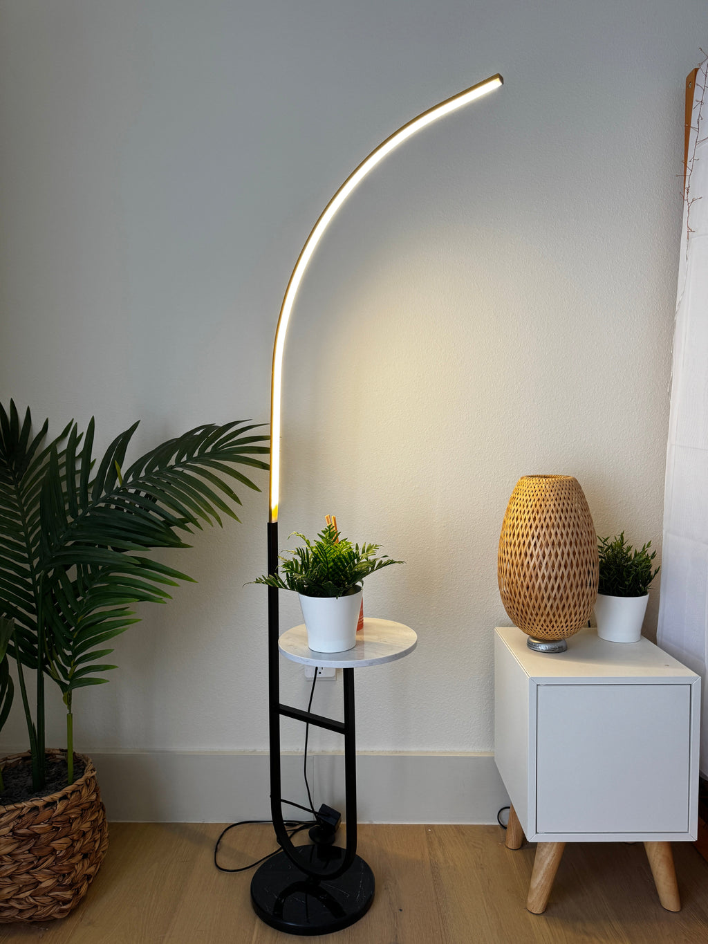 Crescenté Arc Floor Lamp