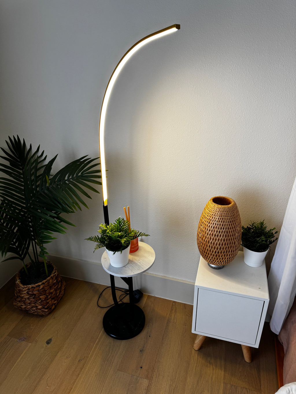 Crescenté Arc Floor Lamp