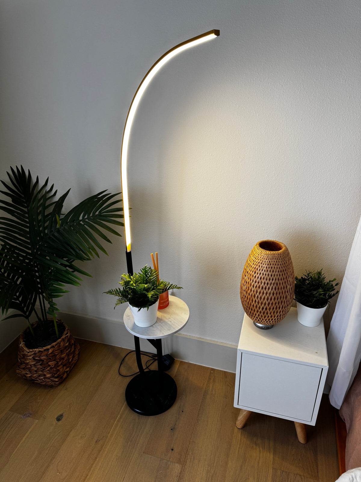 Crescenté Arc Floor Lamp