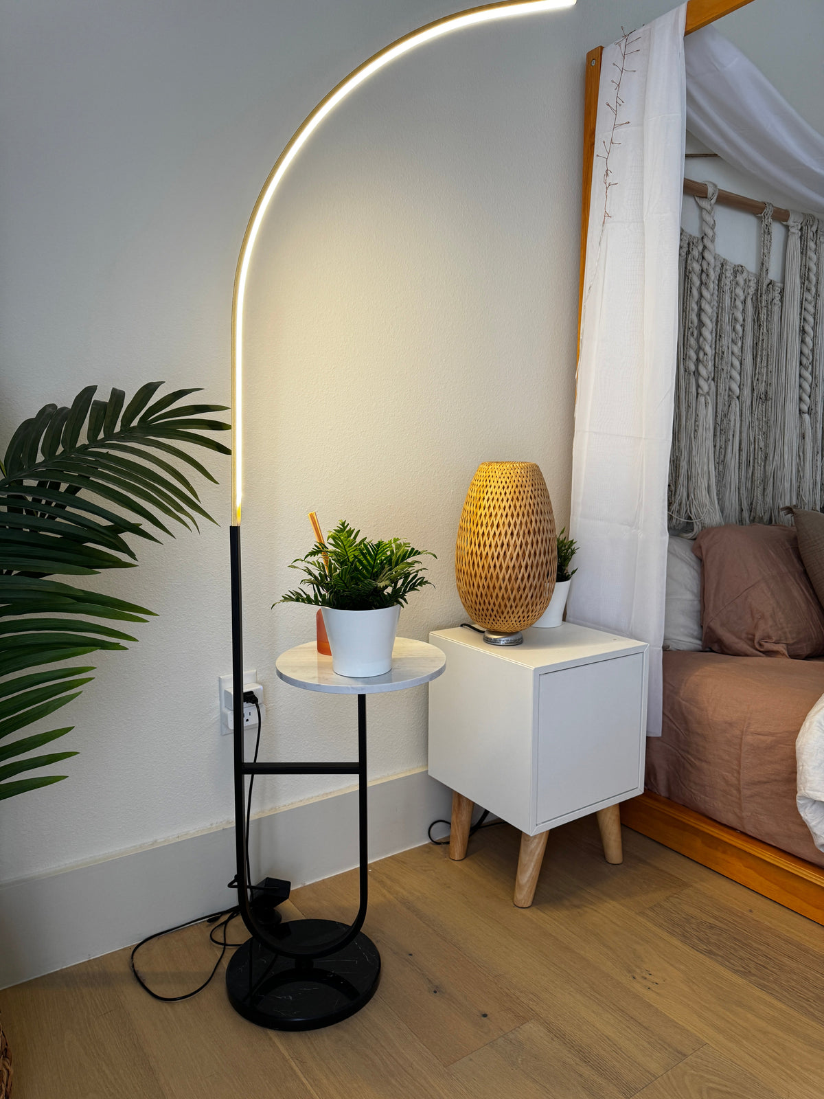 Crescenté Arc Floor Lamp