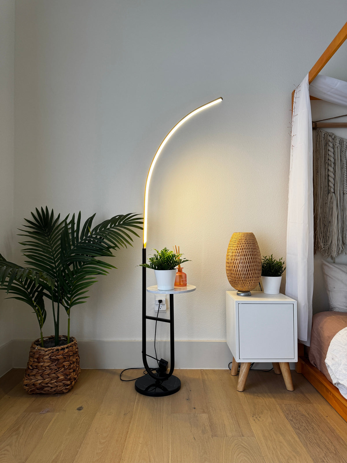 Crescenté Arc Floor Lamp
