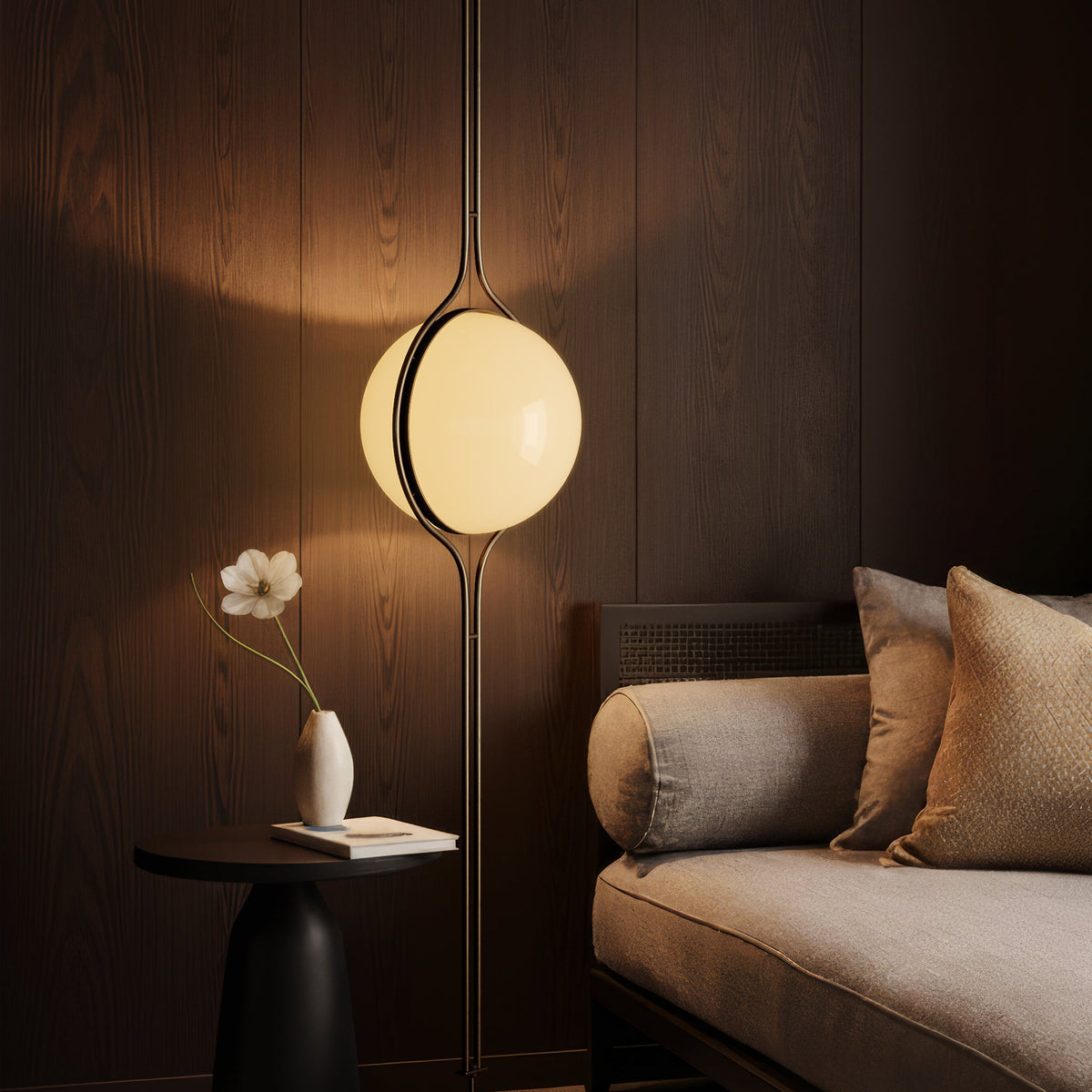 Pluto Floor-to-Ceiling Lamp