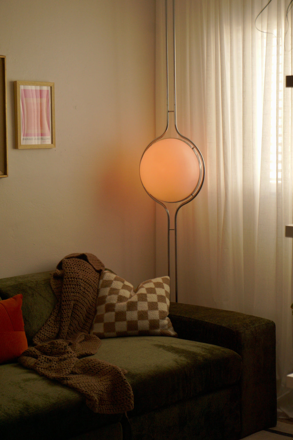 Pluto Floor-to-Ceiling Lamp