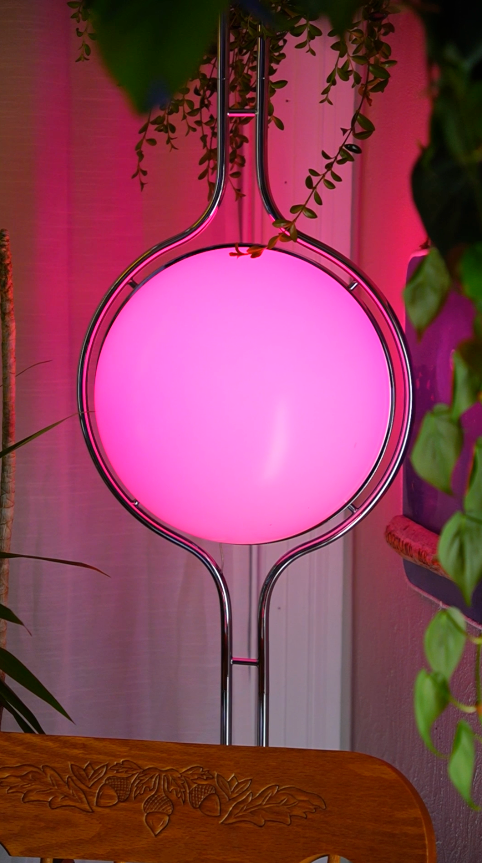 Pluto Floor-to-Ceiling Lamp