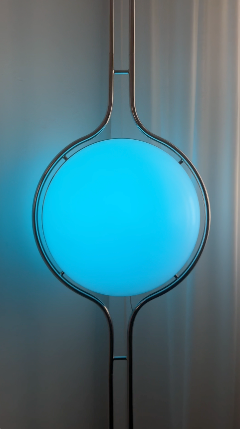 Pluto Floor-to-Ceiling Lamp