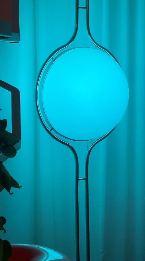 Pluto Floor-to-Ceiling Lamp